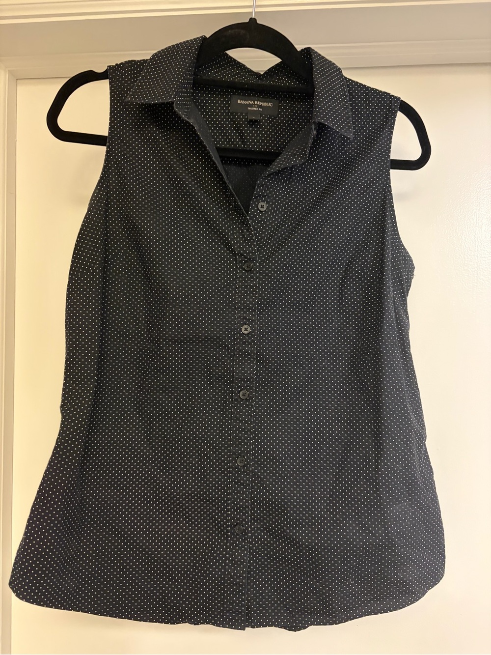 Banana Republic - Riley Tailored Sleeveless button-down - black/white - size 8